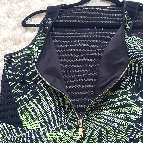 Guess Illusion Stripe Palm Print Fit & Flare Mini Dress w/ Crochet Back Womens 8 - Picture 9 of 16